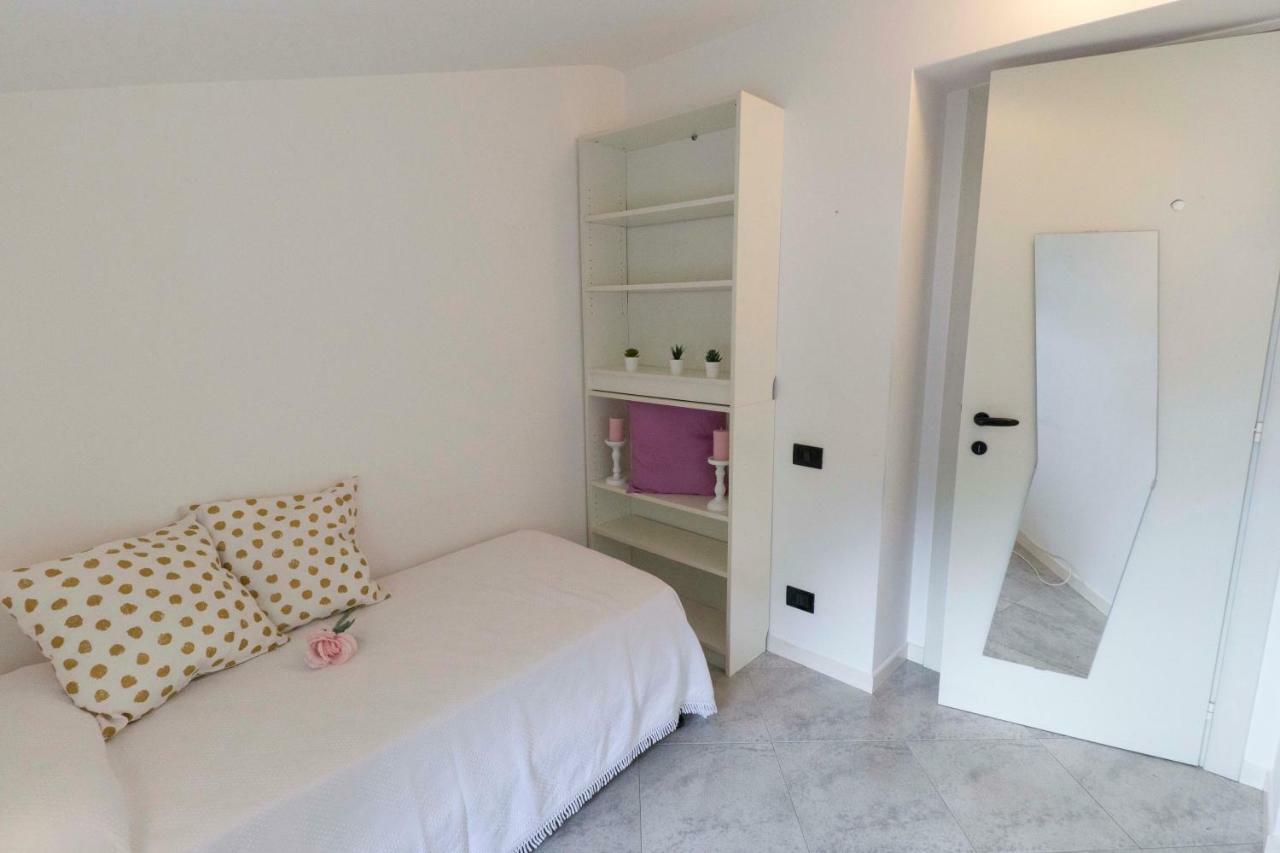 L'Ora Apartment มาโรเน ภายนอก รูปภาพ