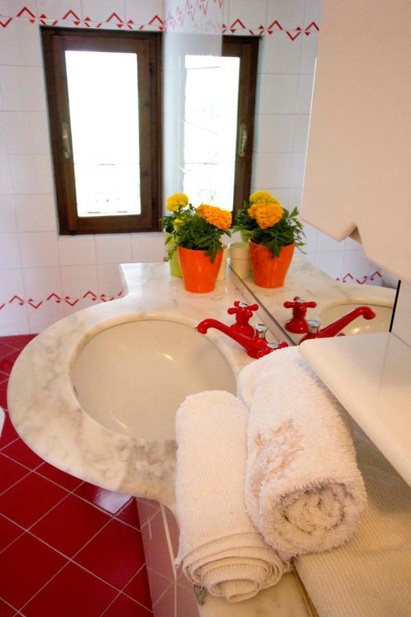 L'Ora Apartment มาโรเน ภายนอก รูปภาพ